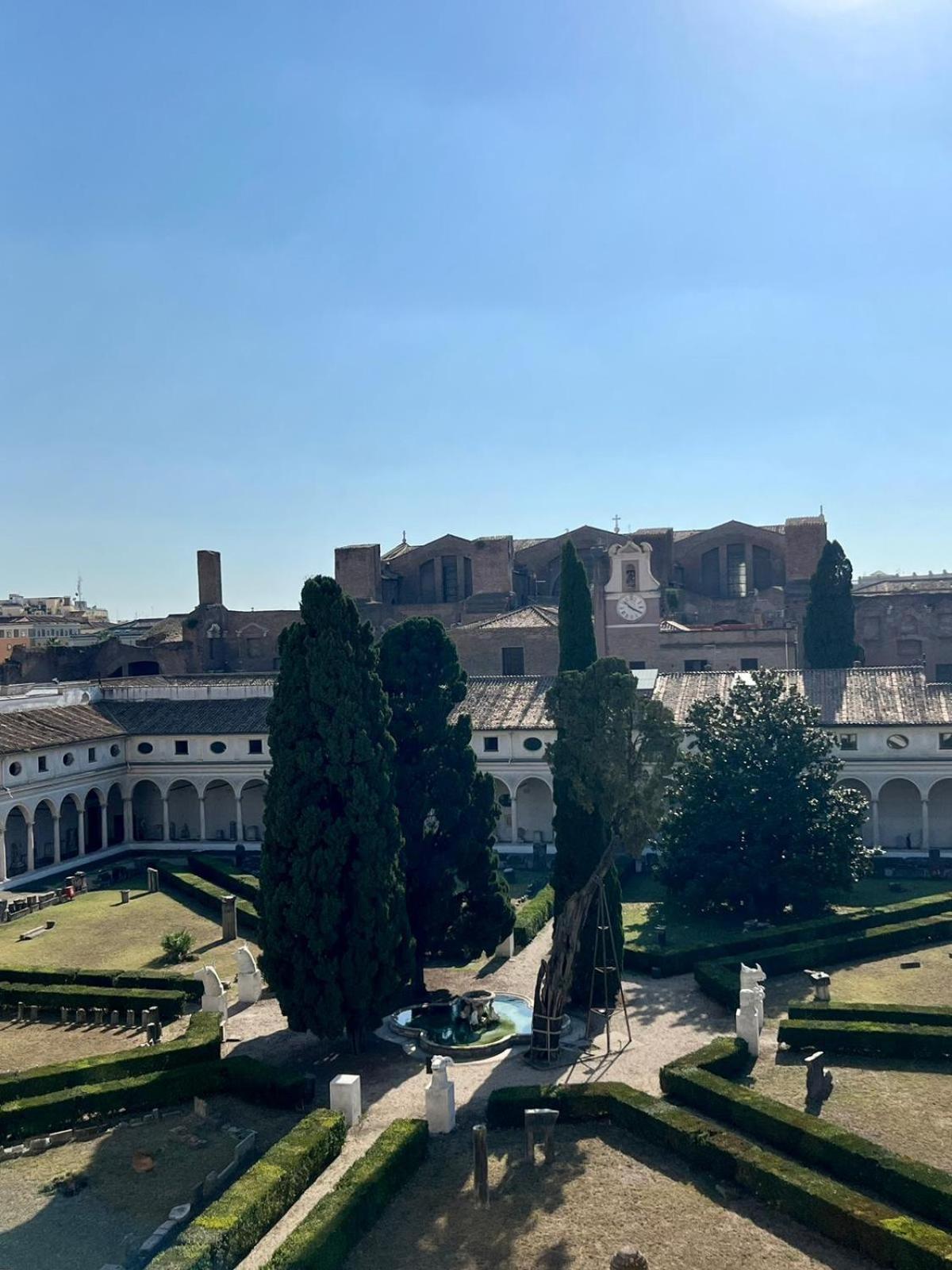 Camera X2 Con Splendida Vista Sulle Terme Di Diocleziano E Sul Chiostro Di Michelangelo Rom Exterior foto